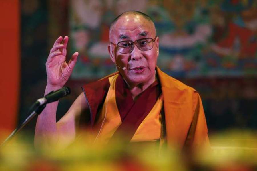 dalai-lama-rebuffs-trumps-proposed-wall-during-speech-in-hyderabad-pg-2017-02-15-14-00.jpg